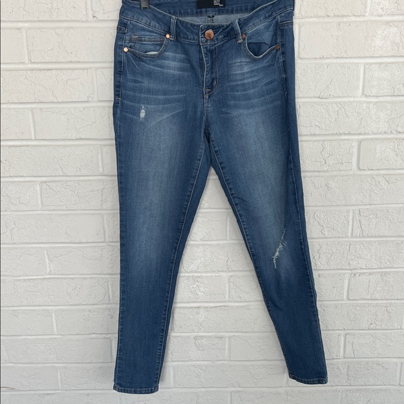 1822 Denim Denim - 1822 Denim Classic Blue Women's Jeans with Distressed Rips Size 30